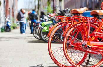 Farverige cykler i Amsterdam