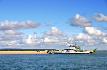 Fraser Island - lille bilfærge med 4-hjulstrækkere