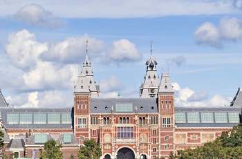 Slap af i Museumsplein på din rejse til Amsterdam