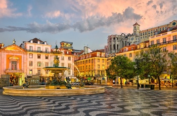 Rossio plads i Lissabon i aftenlys