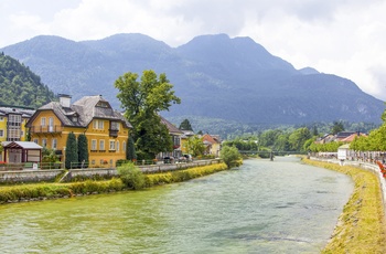 Bad Ischl ved floden Traun i Salzkammergut, Østrig