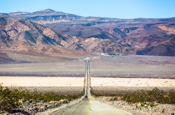 Kør ad highway 190 til Death Valley