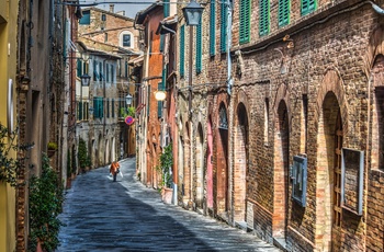 Smal gade i Montalcino centrum - Toscana