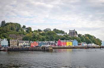 Den smukke by Tobermory på øen Isle of Mull