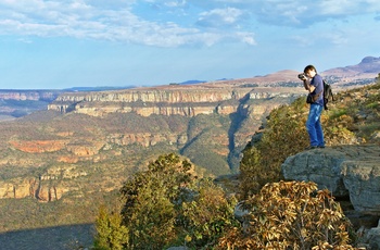 Rejsende med udsigt til Blyde River Canyon, Sydafrika