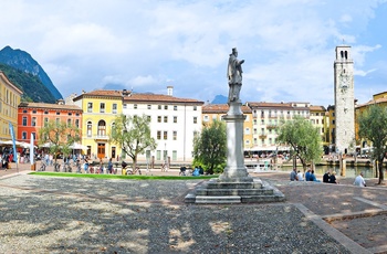 Catena pladsen i byen Riva del Garda ved Gardasøen