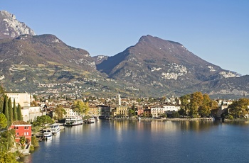 Bjerge bag byen Riva del Garda ved Gardasøen, Italien
