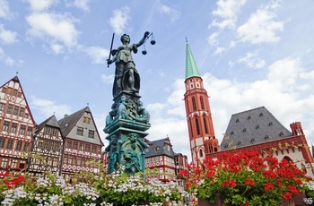 Statue på Römerberg pladsen i Frankfurt
