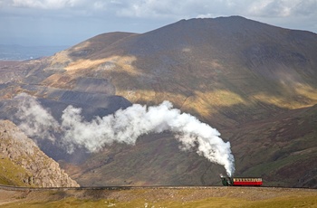 Damptog gennem Snowdonia nationalpark i Wales