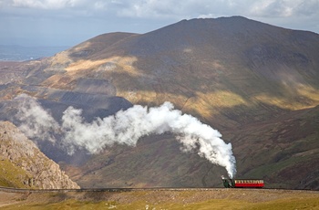 Damptog gennem Snowdonia nationalpark i Wales