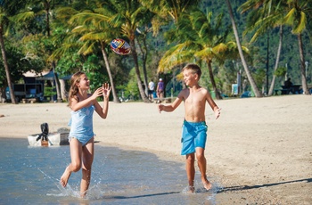 Børn på Airlie Beach tæt på The Whitsundays