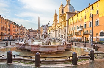 Slap af på Piazza Navona på storbyferie i Rom