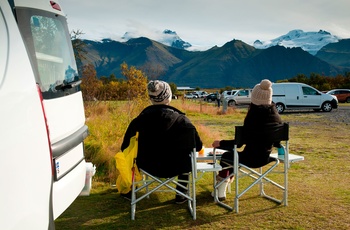 Autocamper i Island - typisk campingplads i Island