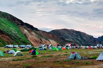 Autocamper i Island - campingplads med telte og autocampere