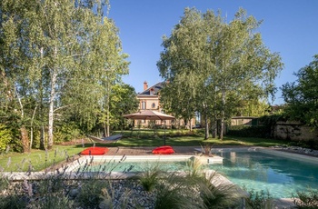 L'Autre Rives i Albi - Pool og have