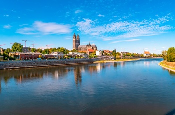 Magdeburg Dom set fra Elben, Midttyskland