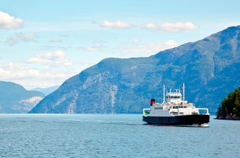 Færge i Norge - her skal der krydses mange fjorde. Spis en "Svele" ombord