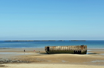 betonklods fra Mulburry havnen i byen Arromanches-les-baines i Normandiet