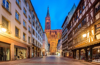 Domkirken Notre Dame de Strasbourg - oplyst om aftenen
