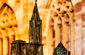 Domkirken Notre Dame de Strasbourg - lille model udført i bronze