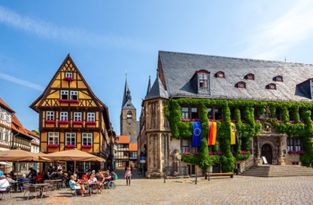 Quedlinburg i Harzen, rådhuset og torvet med de flotte bindingsværkshuse