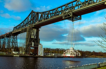 Kieler Kanal og den berømte togbro med 'hængefærge', Nordtyskland