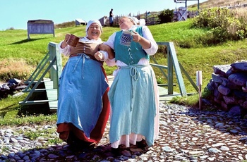 Guider klædt ud som i 1700-tallet - Foto copyright: Colony of Avalon Foundation Inc
