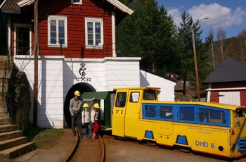 Indgangen til Sølvminen i Kongsberg med tog - Norge