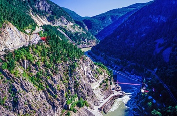 Udsigt til Hell´s Gate og floden i Fraser Canyon - British Columbia i Canada
