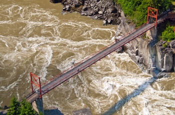 Gangbroen over Hell´s Gate i Fraser Canyon - British Columbia i Canada