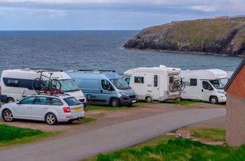 Oplev Skotland i en autocamper - simpel campingplads ved vandet