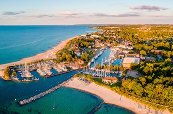 Timmendorfer Strand ved Østersøen - luftfoto af havnen