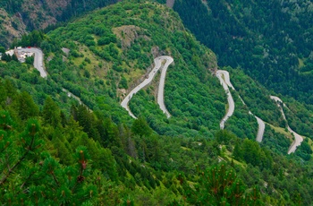 Oplev Tour de France i en autocamper - legendariske bjergpas og serpentinersving i Alperne