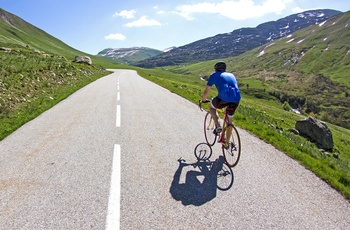 Oplev Tour de France i en autocamper - tag din egen racercykel med og prøv kræfter med bjergene