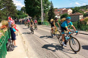 Oplev Tour de France i en autocamper - feltet kommer forbi i en rasende fart!