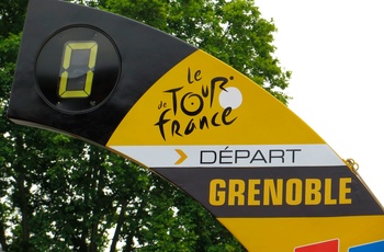 Oplev Tour de France i en autocamper - I startbyen er der en afslappet stemning