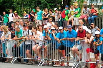 Oplev Tour de France i en autocamper - tilskuerne venter med længsel på rytterne