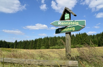 Cykelruten Rennsteig-Radweg i Thüringen - © FDM Travel / Adobe Stock