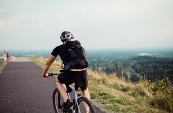 På cykel i Ruhr distriktet i Tyskland - © FDM Travel / Adobe Stock