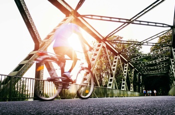 På cykel i Ruhr distriktet i Tyskland - © FDM Travel / Adobe Stock